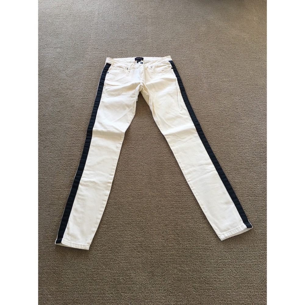 🔥SALE❗️Forever 21 Cream & Black Jeans - 27